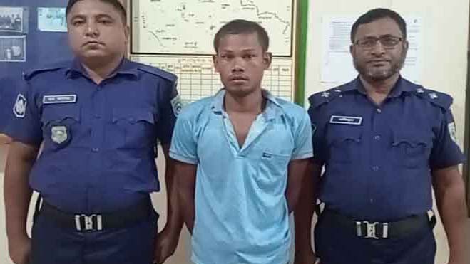 পাঁচ কেজি গাঁজাসহ পার্বতীপুরে মাদক কারবারি গ্রেপ্তার